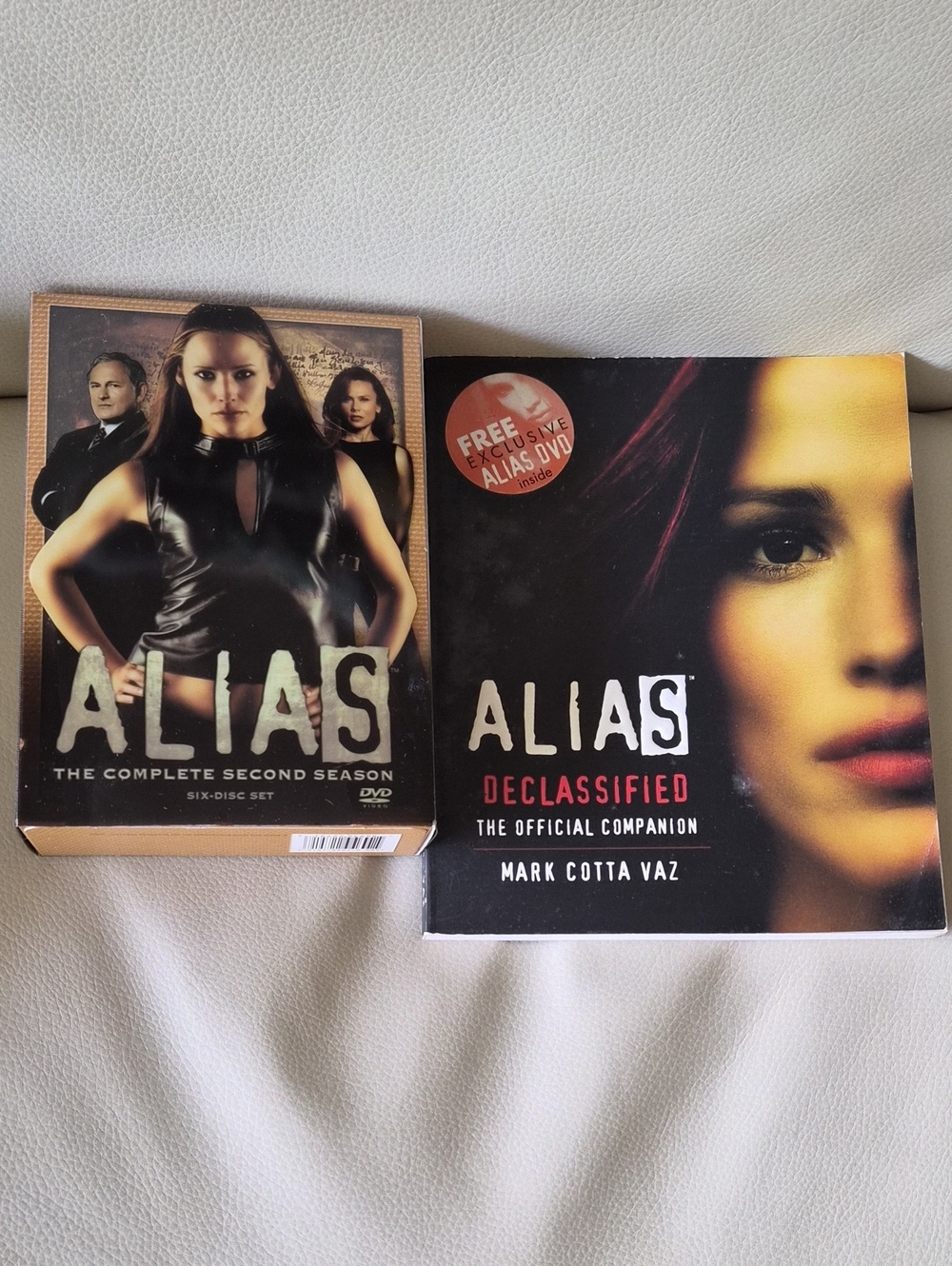 Alias DVD Set Season 2 Plus Book With Exclusive DVD